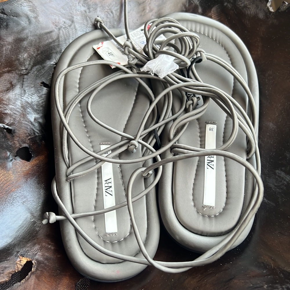 Zara sandals - Picture 2 of 2